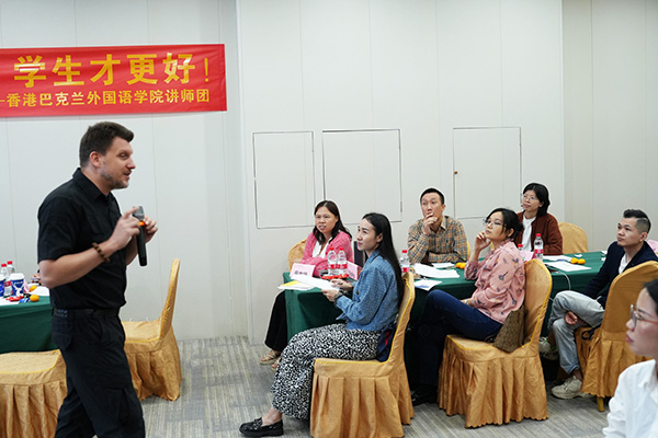 访问团在牛津大学